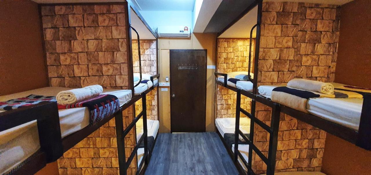 Escape Backpackers Kk Hostel Kota Kinabalu Exterior photo