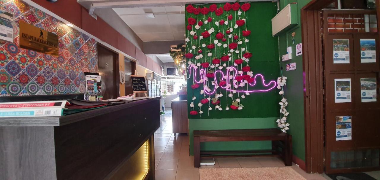 Escape Backpackers Kk Hostel Kota Kinabalu Exterior photo